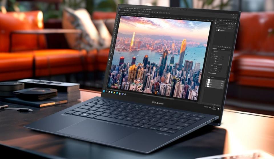 Asus presenta sus nuevos equipos impulsados por IA para tener una mejor experiencia laboral. Foto: tomada del Facebook de Asus