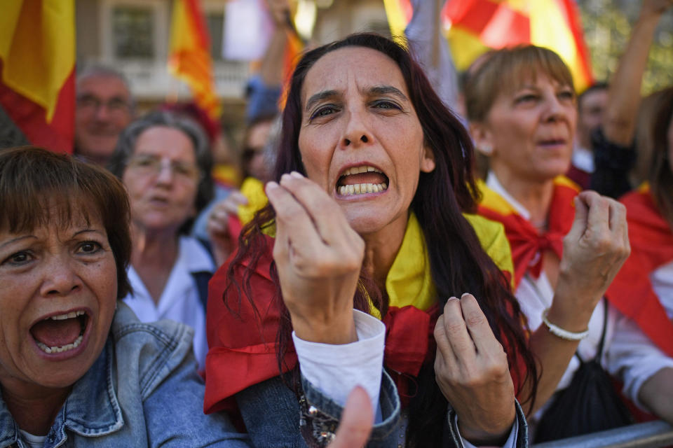 <p>Thousands of pro-unity protesters gather in Barcelona, two days after the Catalan parliament voted to split from Spain on Oct. 29, 2017 in Barcelona, Spain. (Photo: Jeff J. Mitchell/Getty Images) </p>