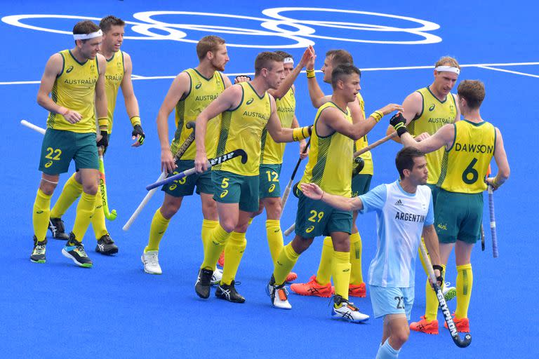 El australiano Tom Joseph Wickham (5) celebra con sus compañeros