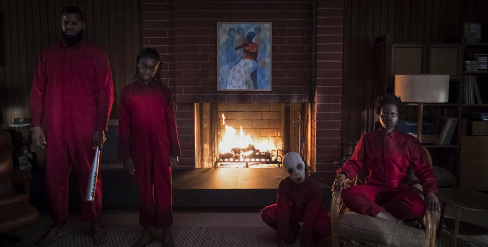 En esta imagen difundida por Universal Pictures, Winston Duke, Shahadi Wright Joseph, Evan Alex y Lupita Nyong'o, de izquierda a derecha, en una escena de "Us", la nueva película de Jordan Peele. (Claudette Barius/Universal Pictures vía AP)