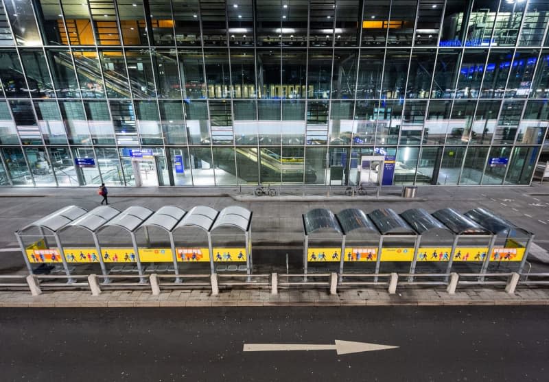 A view of an empty bus stop at Frankfurt Airport. Frankfurt airport to be closed for departing passengers during strike. Silas Stein/dpa