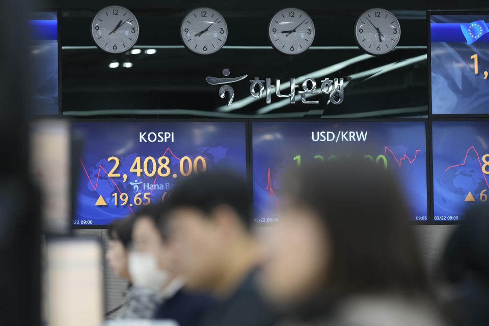 Currency traders watch their computer monitors near the screens showing the Korea Composite Stock Price Index (KOSPI), left, and the foreign exchange rate between U.S. dollar and South Korean won at a foreign exchange dealing room in Seoul, South Korea, Wednesday, March 22, 2023. Asian shares advanced Wednesday after a Wall Street rally led by the banks most beaten down by the industry’s crisis.(AP Photo/Lee Jin-man)