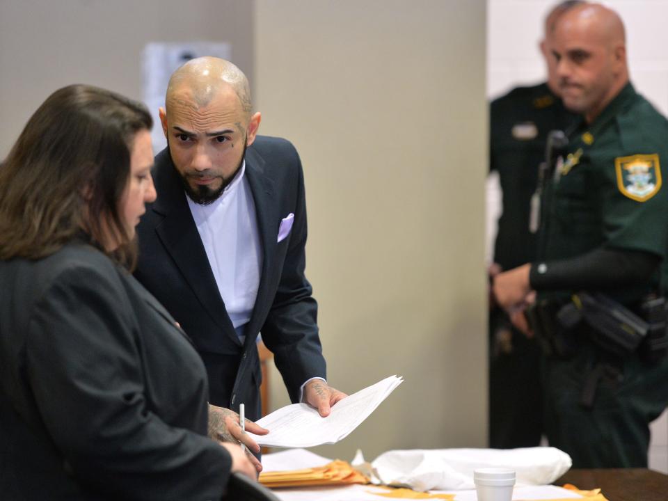 Juan Salazar-Diaz confers with defense attorney Jennifer Strouf, left, who is providing legal assistance to Salazar-Diaz. Salazar-Diaz is acting as his own attorney in his trial for the September 2018 murder of Tyren Kinard in North Port.