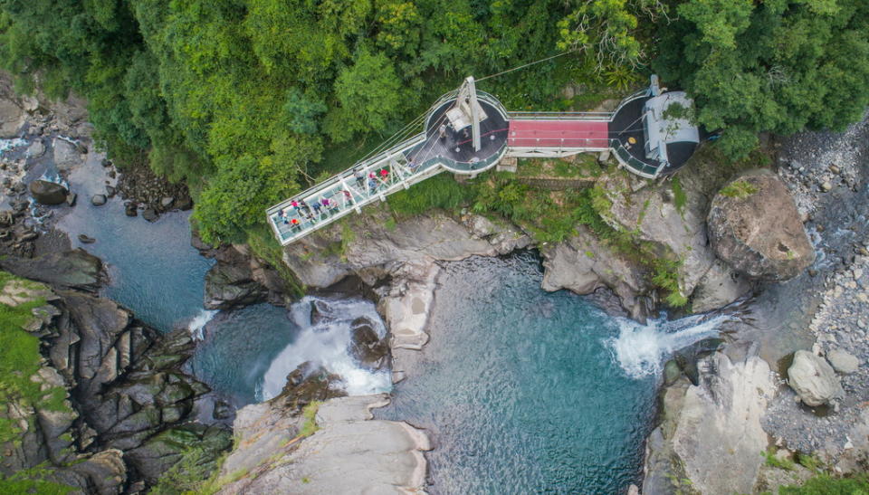 小烏來天空步道凌空伸出11公尺的廊道。 圖：翻攝自桃園觀光旅遊網