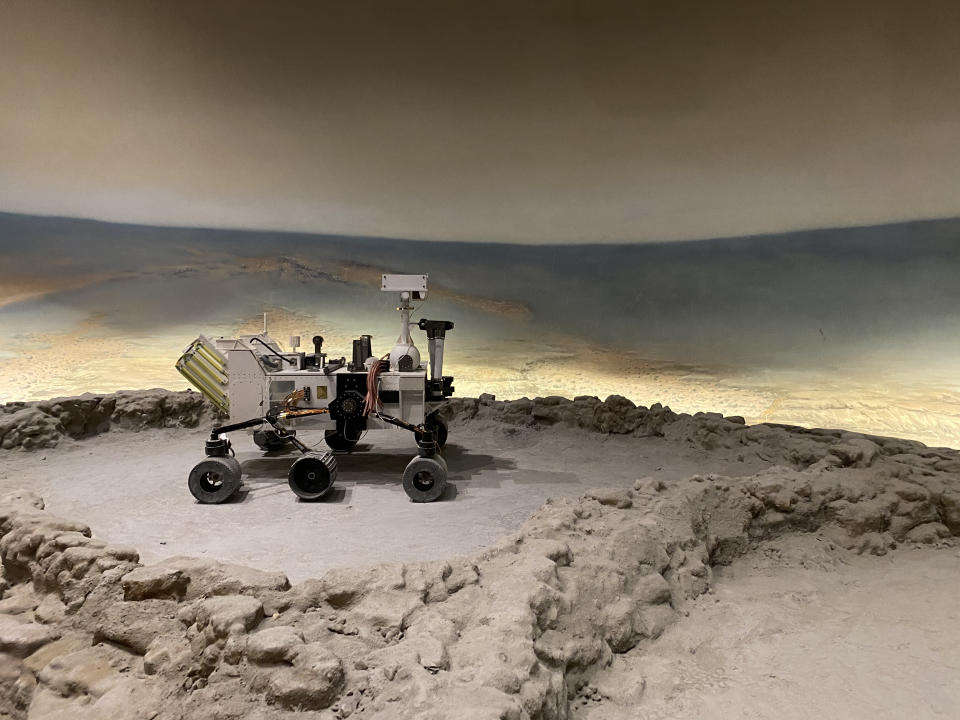 有無數的探測器、火箭、太空船相繼前往火星，圖為台北市立天文館內的好奇號模型。（Yahoo新聞團隊拍攝）
