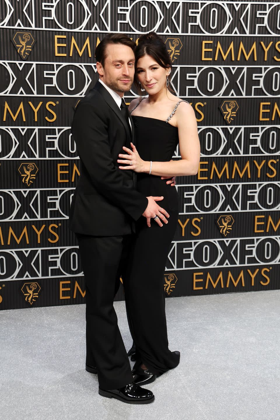 los angeles, california january 15 l r kieran culkin and jazz charton attend the 75th primetime emmy awards at peacock theater on january 15, 2024 in los angeles, california photo by kevin mazurgetty images