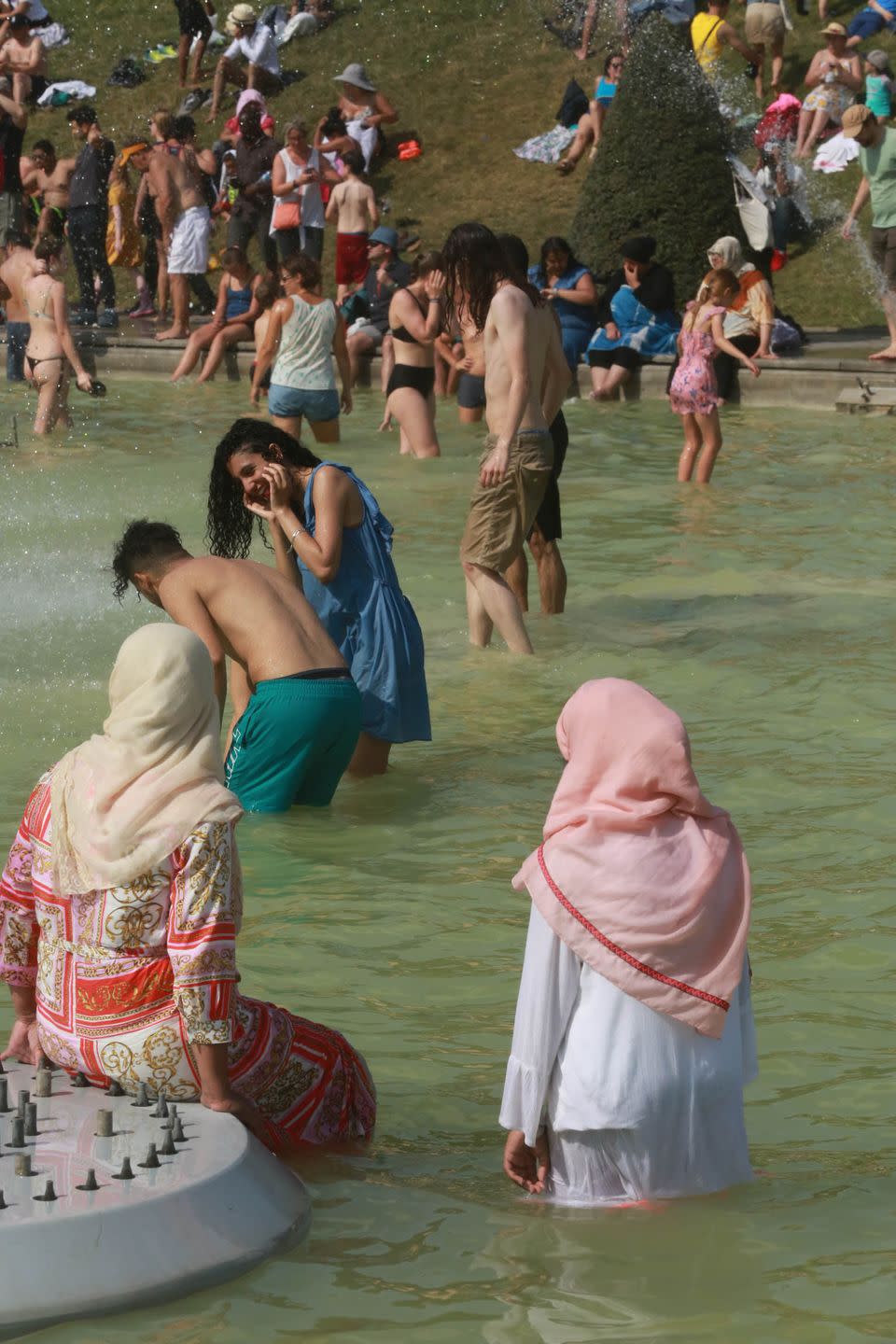 35 Photos That Capture Europe’s Sweltering Heatwave