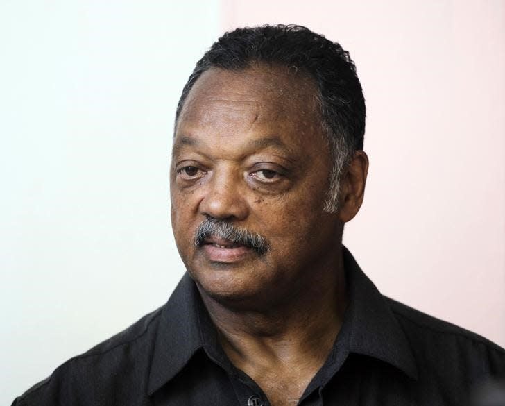 U.S. civil rights activist Jesse Jackson speaks to reporters in Havana September 29, 2013.  REUTERS/Desmond Boylan 