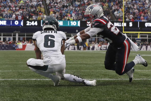 Jalen Hurts, Eagles build early lead, hang on to beat Patriots 25-20