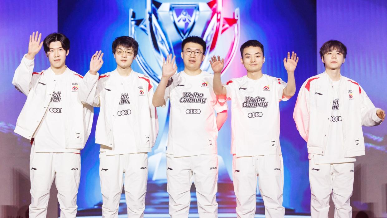 Weibo are going to the semifinals. This is Xiaohu's (mid) first time to make it to the Worlds semifinals since 2017, although he's earned three MSI titles and the monicker 