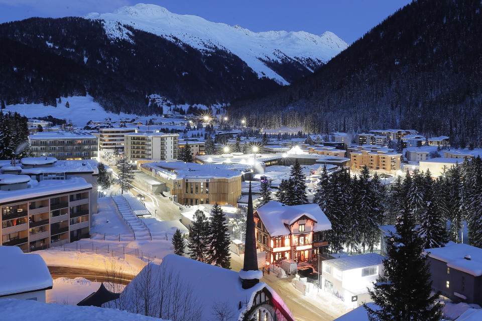 A view of the congress center, the building in center, which hosts the World Economic Forum, WEF, illuminated by street lights at the eve of the annual meeting of the forum, in Davos, Sunday, Jan. 20, 2019. (AP Photo/Markus Schreiber)