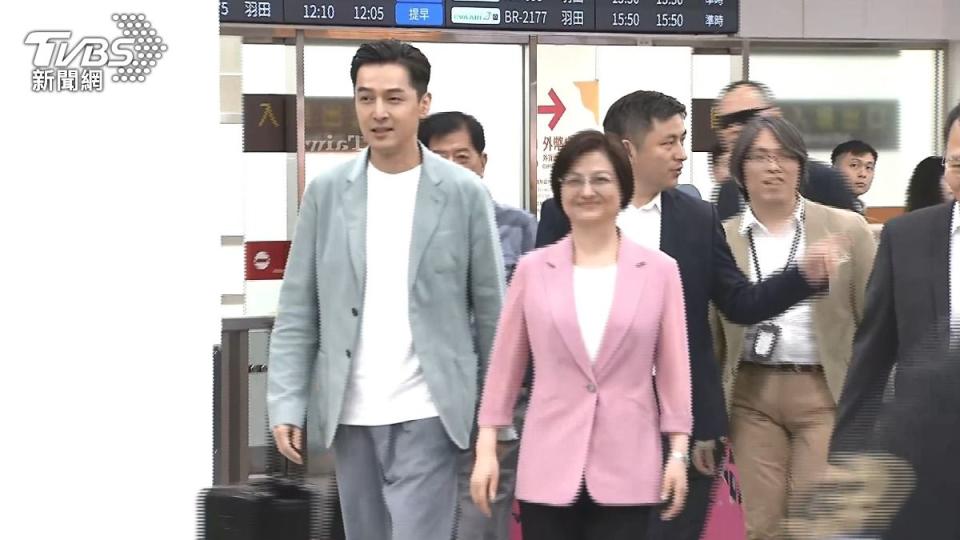 大陸影星胡歌、上海台辦主任鍾曉敏。（圖／TVBS）