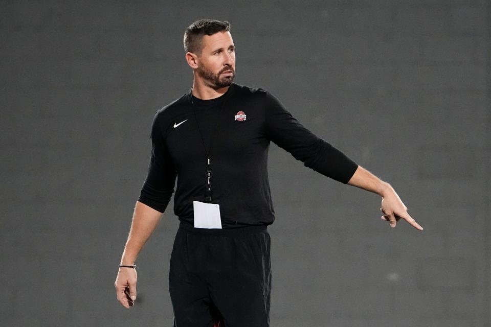 Ohio State offensive cooridinator Brian Hartline will make $1.6 million in base salary in 2023.