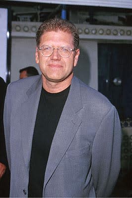 Robert Zemeckis at the Mann's Village Theater premiere of Dreamworks' What Lies Beneath