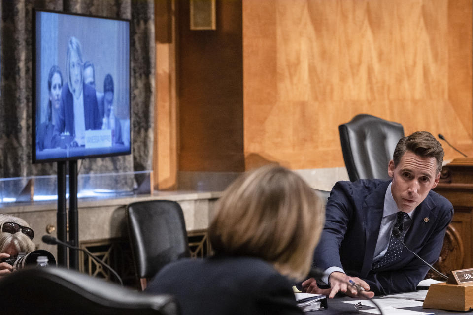 El senador republicano de Misuri, Josh Hawley, durante una audiencia sobre TikTok en el Capitolio en Washington, el 14 de septiembre de 2022. (Haiyun Jiang/The New York Times).