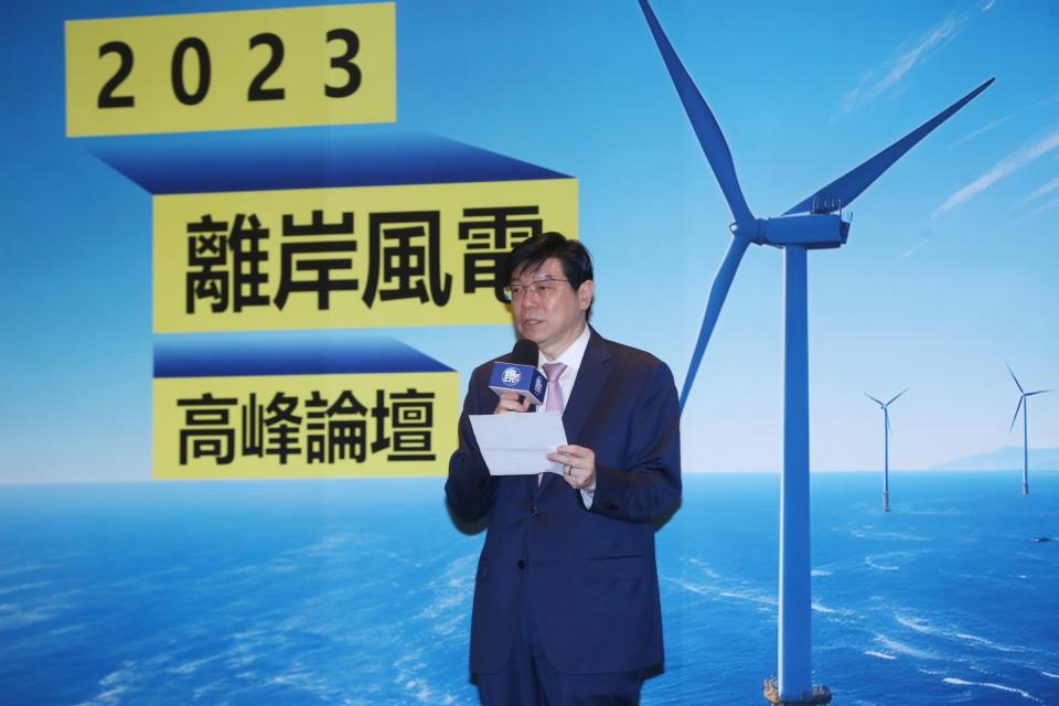 《鏡週刊》社長裴偉認為綠電對台灣經濟發展很重要。