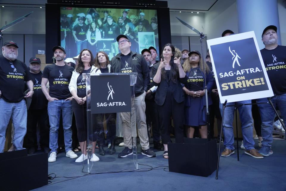 Drescher stands next to Duncan Crabtree-Ireland, executive director and chief negotiator of SAG-AFTRA, during a press conference.