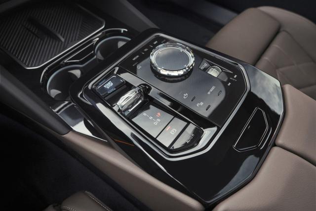 2024 bmw i5 edrive40 interior