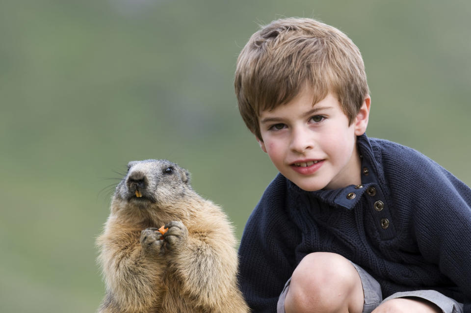 Zwei Wochen verbringt der Junge jedes Jahr mit seinen tierischen Kumpanen - eine Freundschaft, die gewiss noch viele Jahre andauern wird.