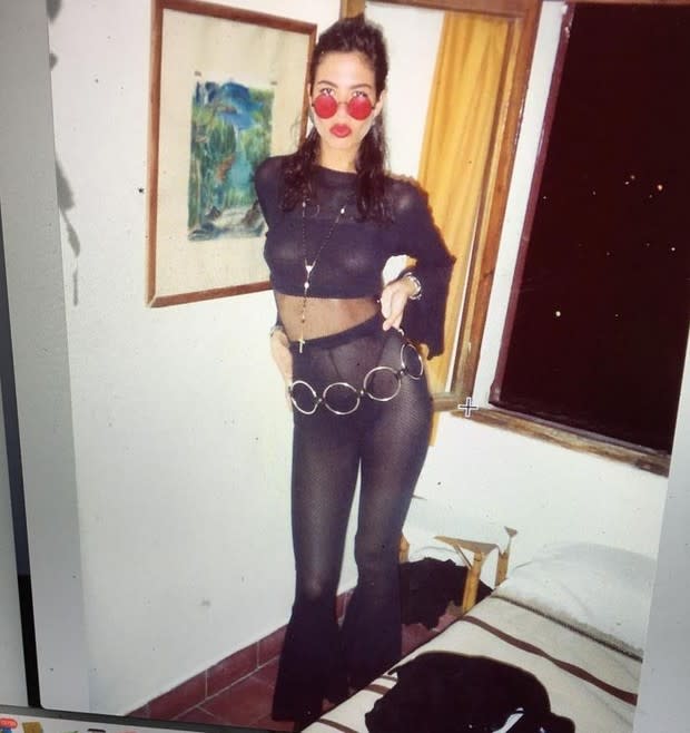 Luciana Gimenez é outra que adora abrir o baú e mostrar fotos antigas aos seguidores. Nesta imagem, a apresentadora aparece com um visual bem anos 80, com roupas transparentes. “Ibiza, sempre a mesma”, escreveu ela na legenda da foto.