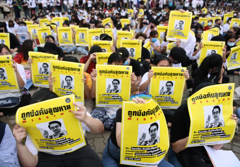 Rally to demand the government to resign, to dissolve the parliament and to hold new elections under a revised constitution, at Thammasat University's Rangsit campus