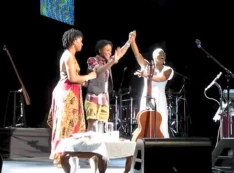 R&B artist India.Arie helps this lovely couple get engaged at her concert.