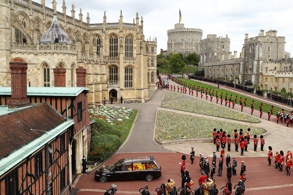 The Ceremonial Procession of the coffin of Queen Elizabeth II arrives at Windsor Castle for the Committal Service at St George's Chapel. Picture date: Monday September 19, 2022.