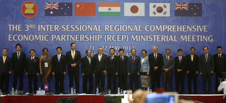 Trade ministers of 16 countries from the Asia-Pacific region stand for a group photo during the Regional Comprehensive Economic Partnership (RCEP) ministerial meeting in Hanoi, Vietnam on Monday, May 22, 2017. The ministers gather in Hanoi to speed up finalization of the China-led trade agreement by the end of this year. (AP Photo/Hau Dinh)