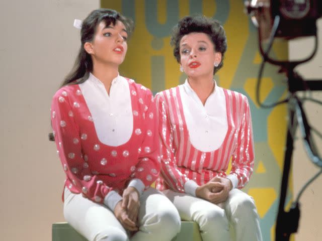 <p>CBS Photo Archive/Getty</p> Judy Garland and Liza Minnelli sing a duet on 'The Judy Garland Show'