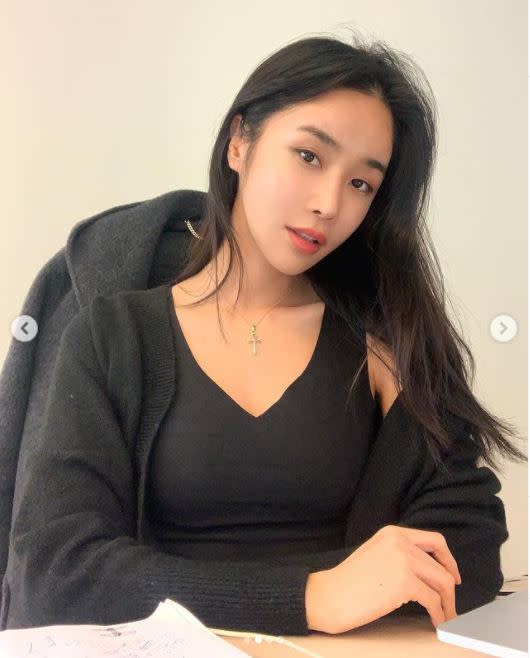 Jess試穿自家服飾。（圖／翻攝自jess.02.23 IG）