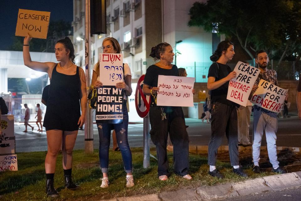 Protesters in Tel Aviv, Israel, call for a cease-fire, a hostage deal and, in Hebrew, Benjamin Netanyahu’s resignation, on Oct. 28, 2023. <a href="https://www.gettyimages.com/detail/news-photo/protestors-call-for-a-cease-fire-and-netanyahus-resignation-news-photo/1761903039?adppopup=true" rel="nofollow noopener" target="_blank" data-ylk="slk:Alexi J. Rosenfeld/Getty Images;elm:context_link;itc:0;sec:content-canvas" class="link ">Alexi J. Rosenfeld/Getty Images</a>