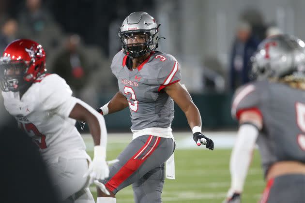 Tony Mitchell playing for his high school team in December 2021.