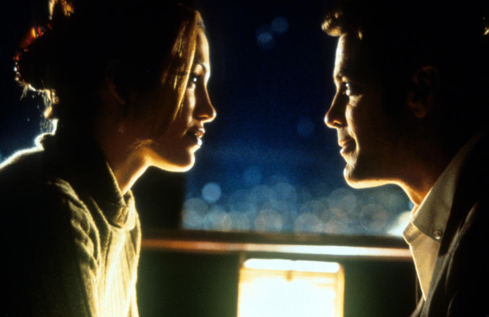 Jennifer Lopez and George Clooney looking romantically at each other in a scene from the film 'Out Of Sight', 1998. (Photo by Universal/Getty Images)