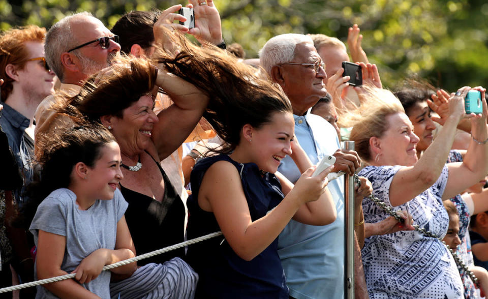 <p>Visitors react to propeller wash from Marine One as U.S. President Barack Obama departs the White House in Washington on his way to the Lake Tahoe Summit in Nevada Aug. 31, 2016. (Photo: Kevin Lamarque/Reuters)</p>