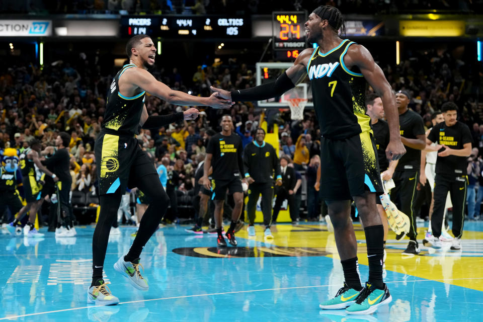 Tyrese Haliburton、Buddy Hield領軍印第安納溜馬晉級2023 NBA季中錦標賽4強。（Photo by Dylan Buell/Getty Images）