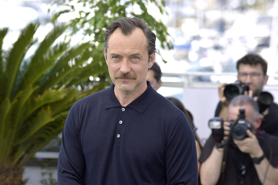 Jude Law affiche son soutien à Judith Godrèche.