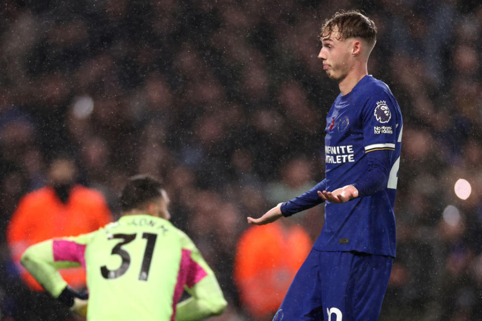 LONDON, ENGLAND - NOVEMBER 12: Cole Palmer of Chelsea celebrates after scoring the team's fourth goal from a penalty during the Premier League match between Chelsea FC and Manchester City at Stamford Bridge on November 12, 2023 in London, England. (Photo by Ryan Pierse/Getty Images)