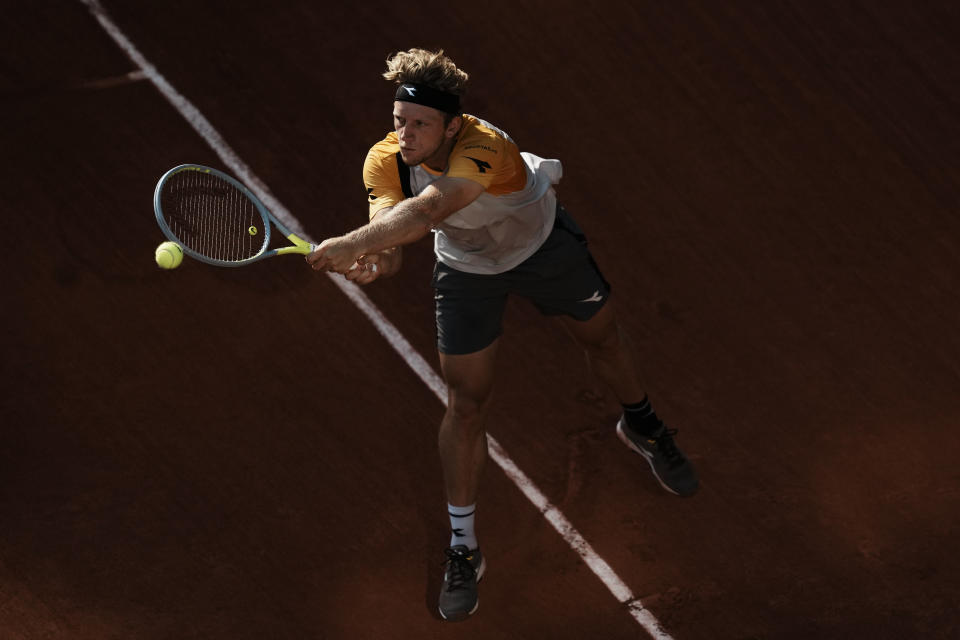 Spain's Alejandro Davidovich Fokina returns the ball to Germany's Alexander Zverev during their quarterfinal match of the French Open tennis tournament at the Roland Garros stadium Tuesday, June 8, 2021 in Paris. (AP Photo/Thibault Camus)