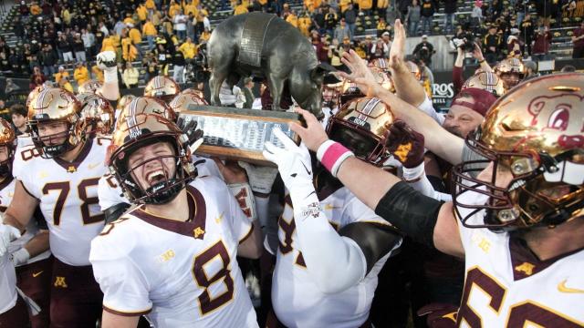 Black Gophers football uniforms annoy fans, but players like them