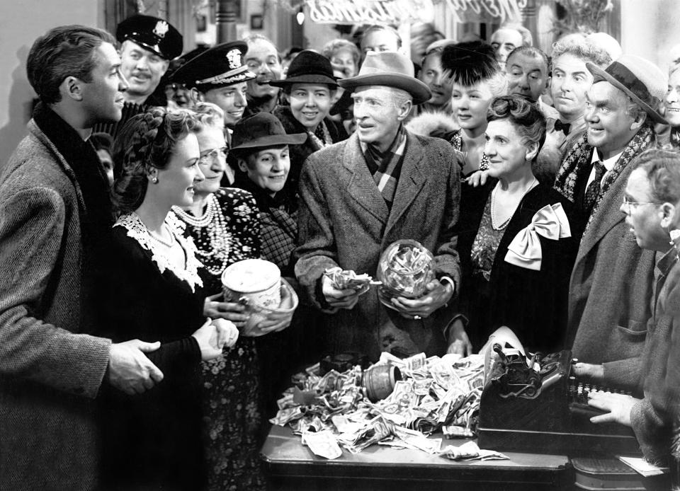 <h1 class="title">IT'S A WONDERFUL LIFE, James Stewart, Donna Reed, H.B. Warner, Beulah Bondi, Thomas Mitchell, 1946</h1><cite class="credit">Photo: Courtesy Everett Collection</cite>