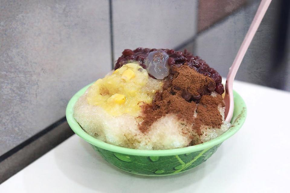 For lovers of cocoa, try their Ice Kacang Chocolate.