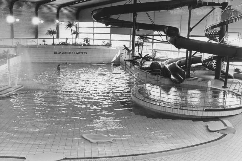 Interior view of Heatwaves Leisure Pool in Stockbridge Village in October 1991