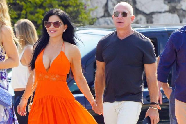 Jeff Bezos and Lauren Sánchez Take Romantic Date in the South of France  After Engagement