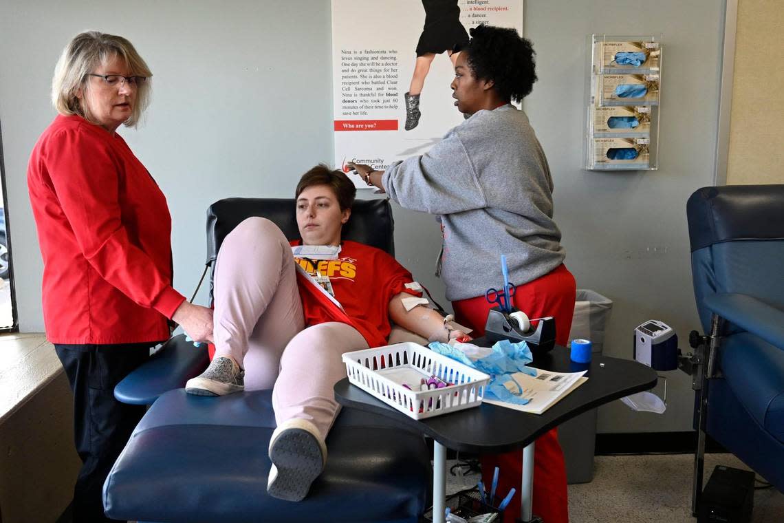 Wanda Urbanczky, left, a collection supervisor, and donor tech Jada checked on Wallington when she felt a bit faint.