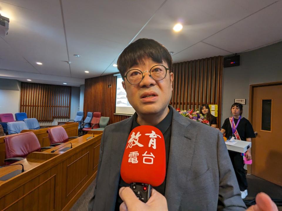 臺北市立大學校長邱英浩表示，學校原資中心協助學生安心就學