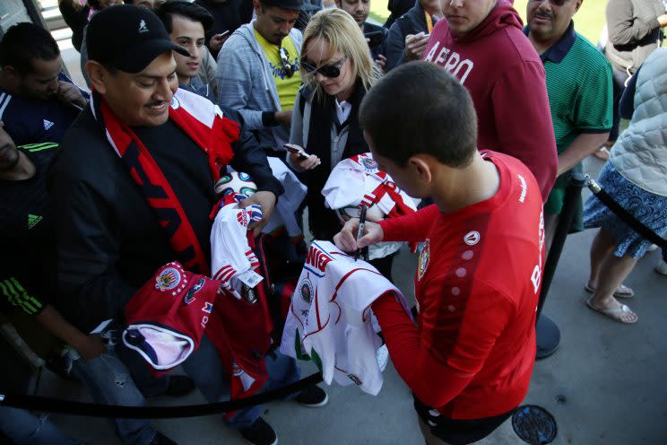 Chicharito signs autographs for fans in Orlando. (Bayer Leverkusen)
