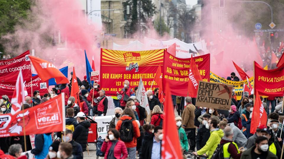 Motto "Solidarität ist Zukunft": Kundgebung des Deutschen Gewerkschaftsbundes am Königsplatz in München.