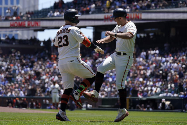 Giants shortstop Brandon Crawford has a Gold Glove fan