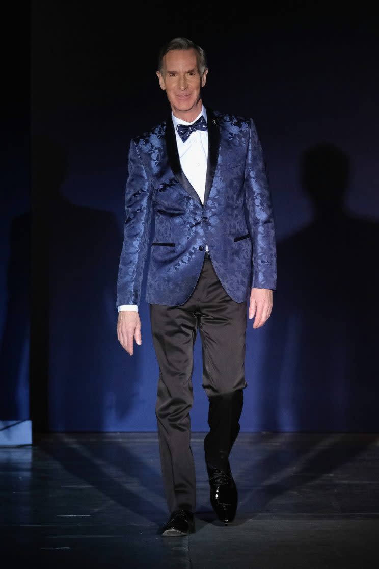 Bill Nye shows off his best bow tie at NYFW. (Photo: Getty Images)