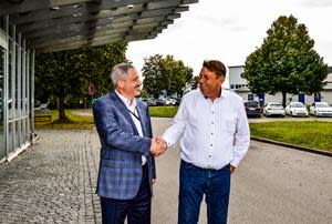 Bob Romeo, CEO of Anaqua, (left) with Wulf Höflich, Lilium’s Head of Intellectual Property - Engineering (right) at Lilium headquarters near Munich